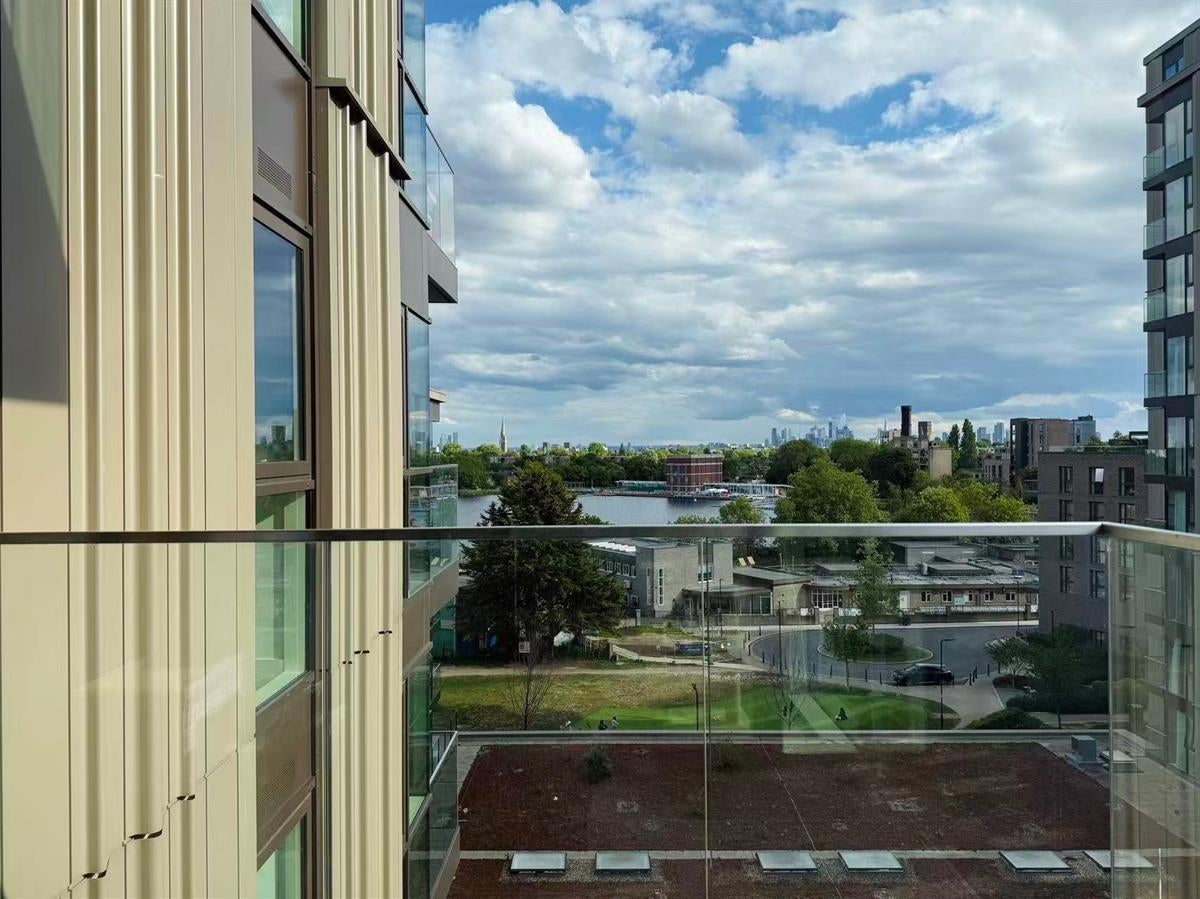 Flat Scrimgoeur Place in Greater London