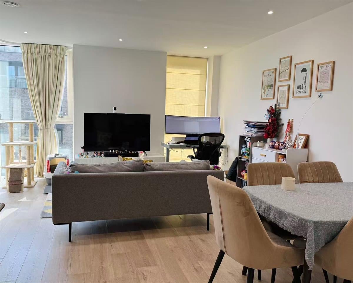 Flat Scrimgoeur Place in Greater London