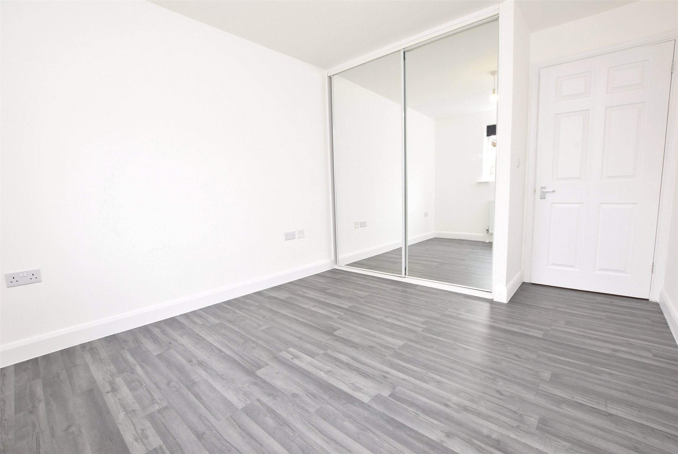 Flat South Street in Greater London