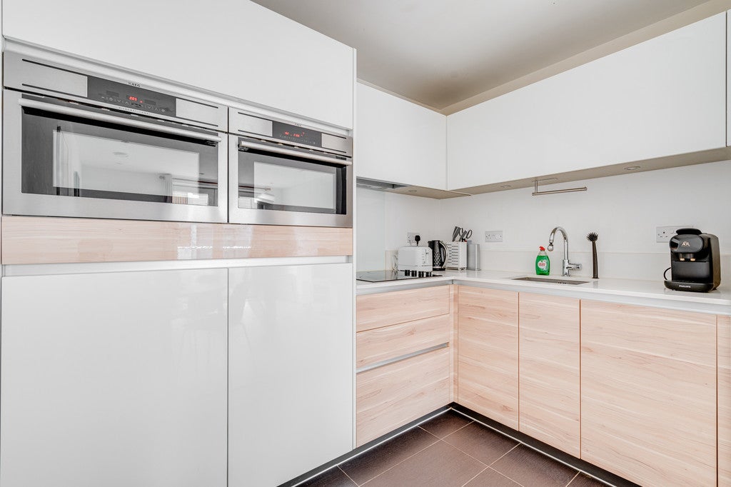Flat Wiltshire Row in Greater London