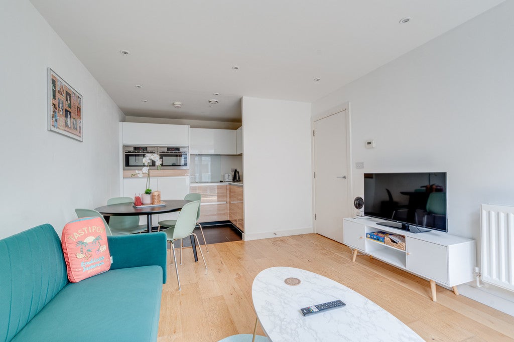 Flat Wiltshire Row in Greater London