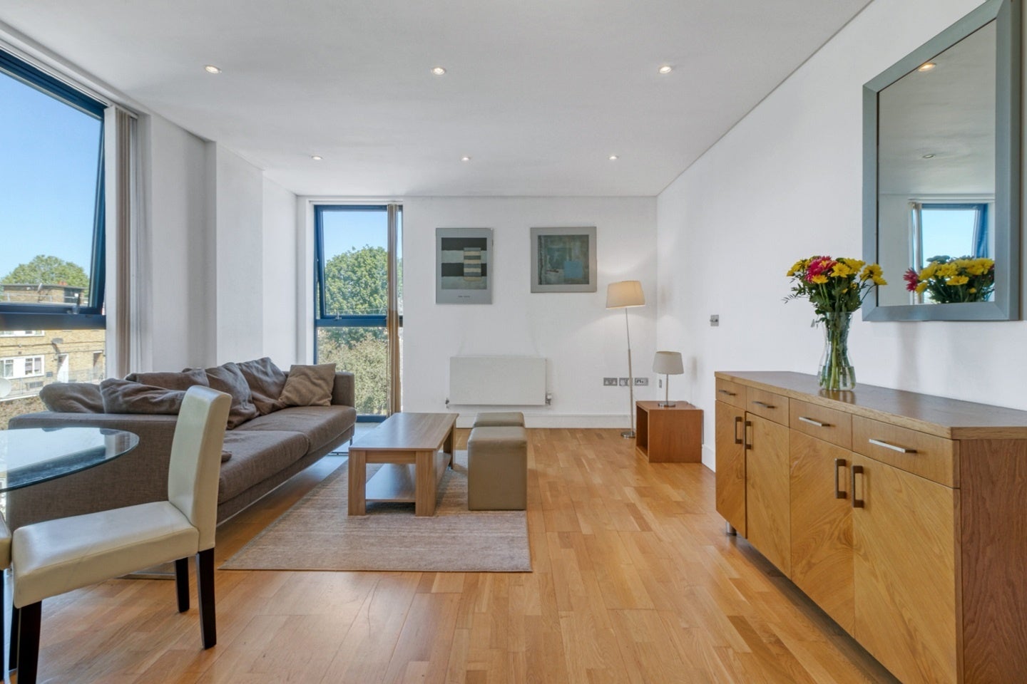 Flat Downham Road in Greater London