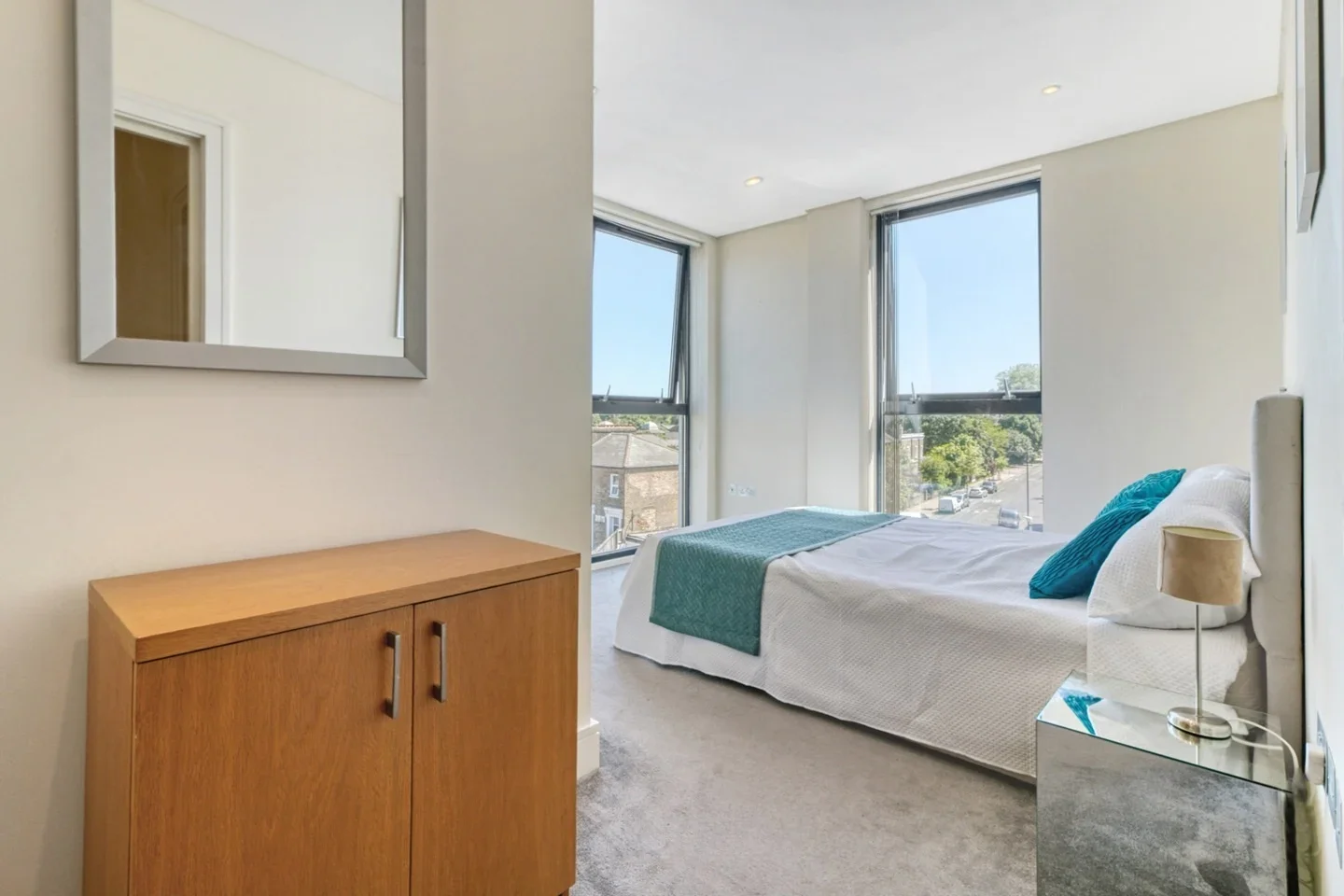Flat Downham Road in Greater London