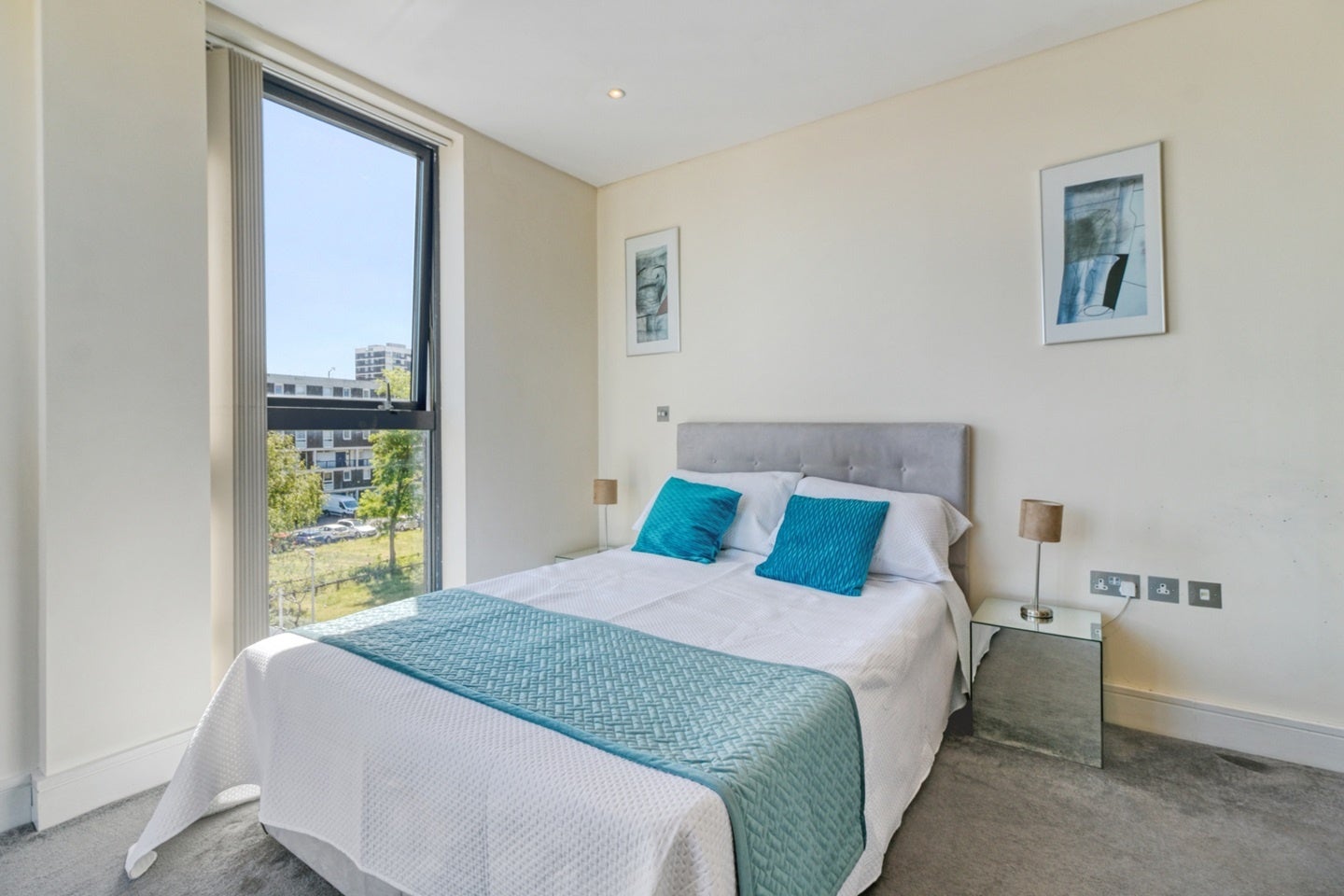 Flat Downham Road in Greater London