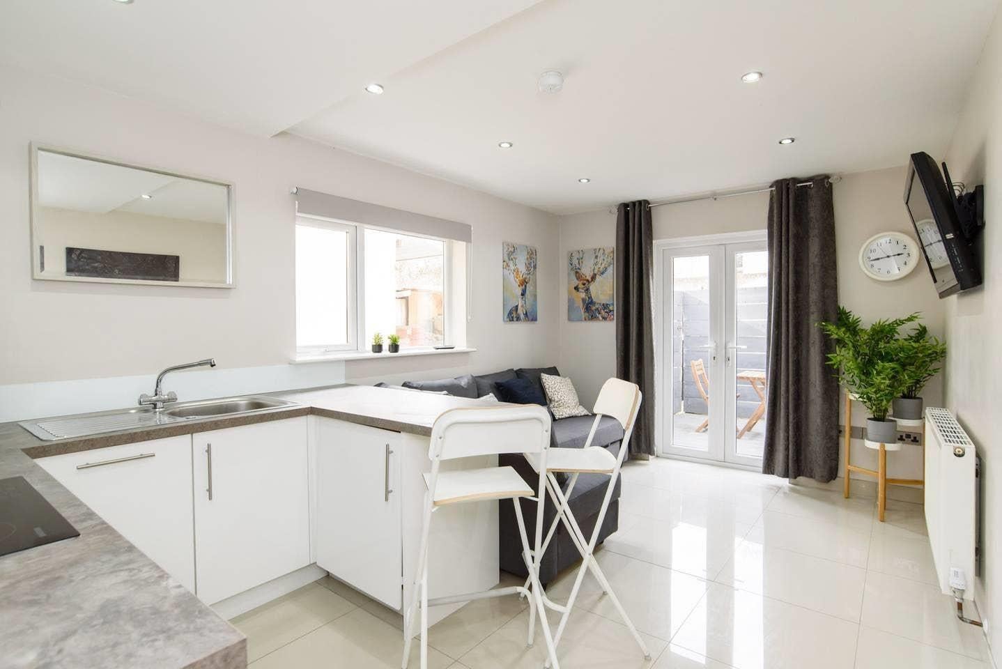 Flat Moira Terrace in Cardiff