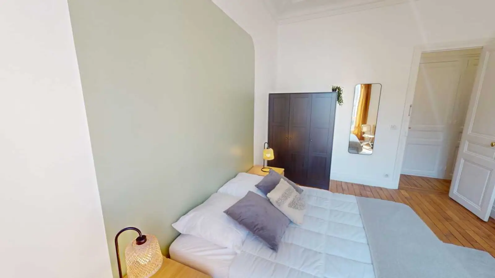 Flat Rue Ampère in Paris