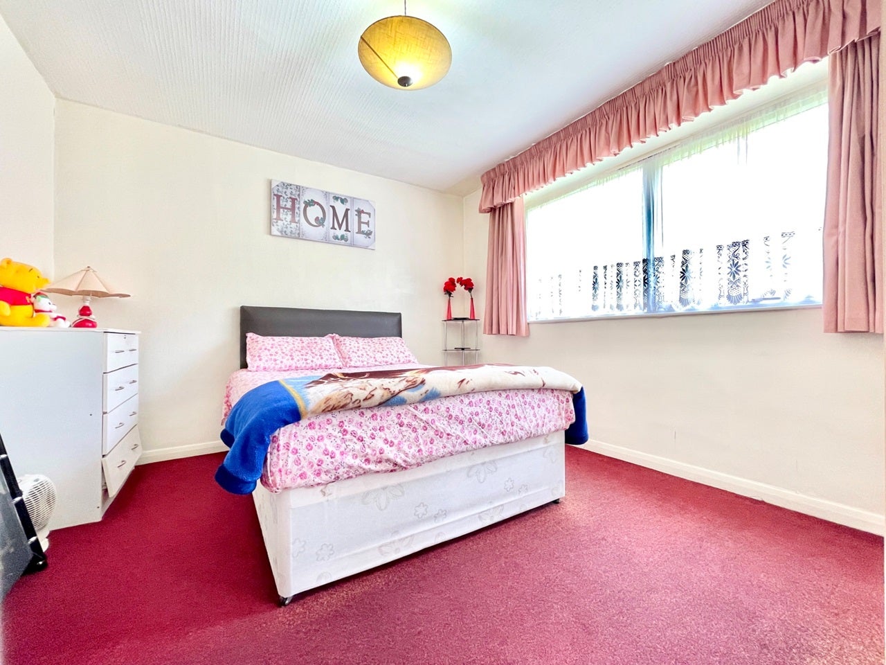 Flat Eastern Avenue in Greater London