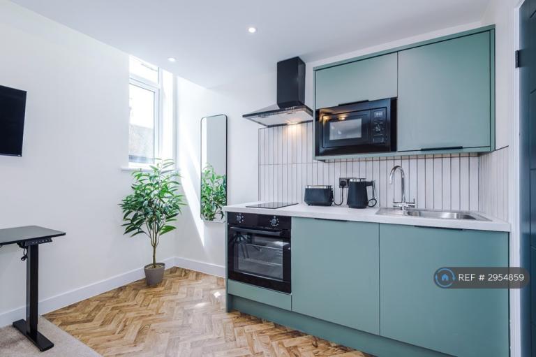 Room Enderley Street in Newcastle-under-Lyme