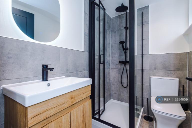 Room Enderley Street in Newcastle-under-Lyme