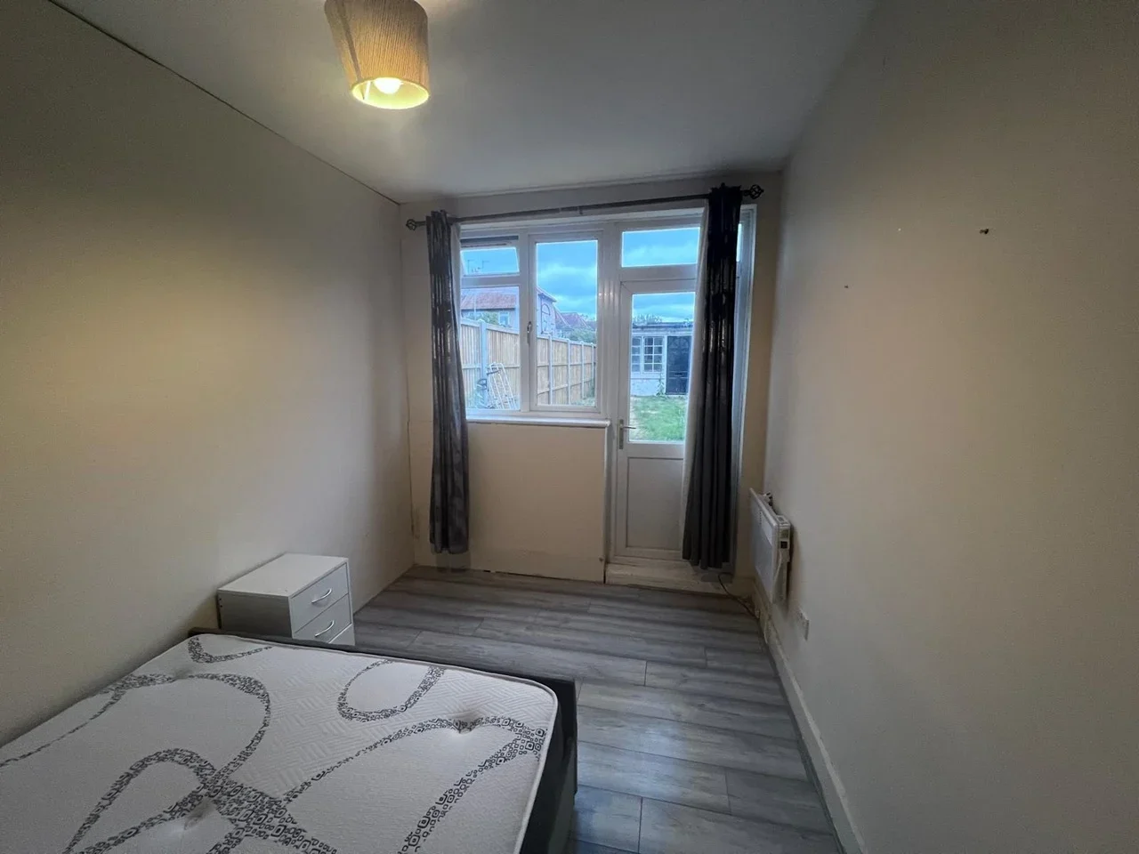 Flat Fairfield Crescent in Greater London