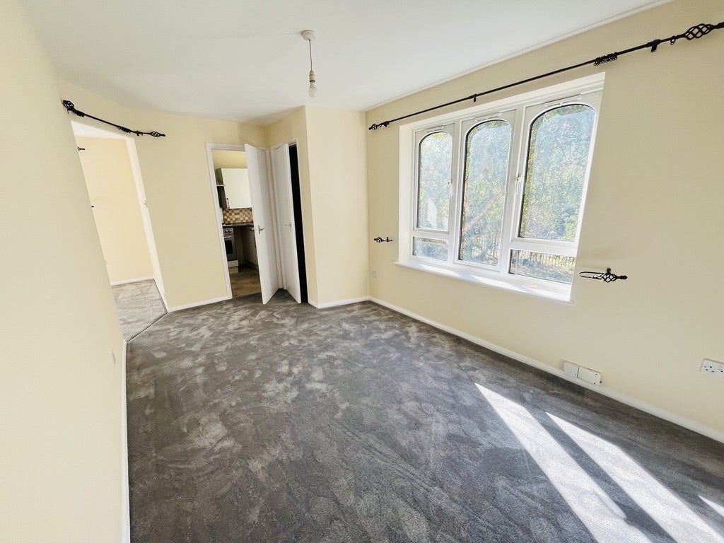 Flat Frazer Close in Greater London