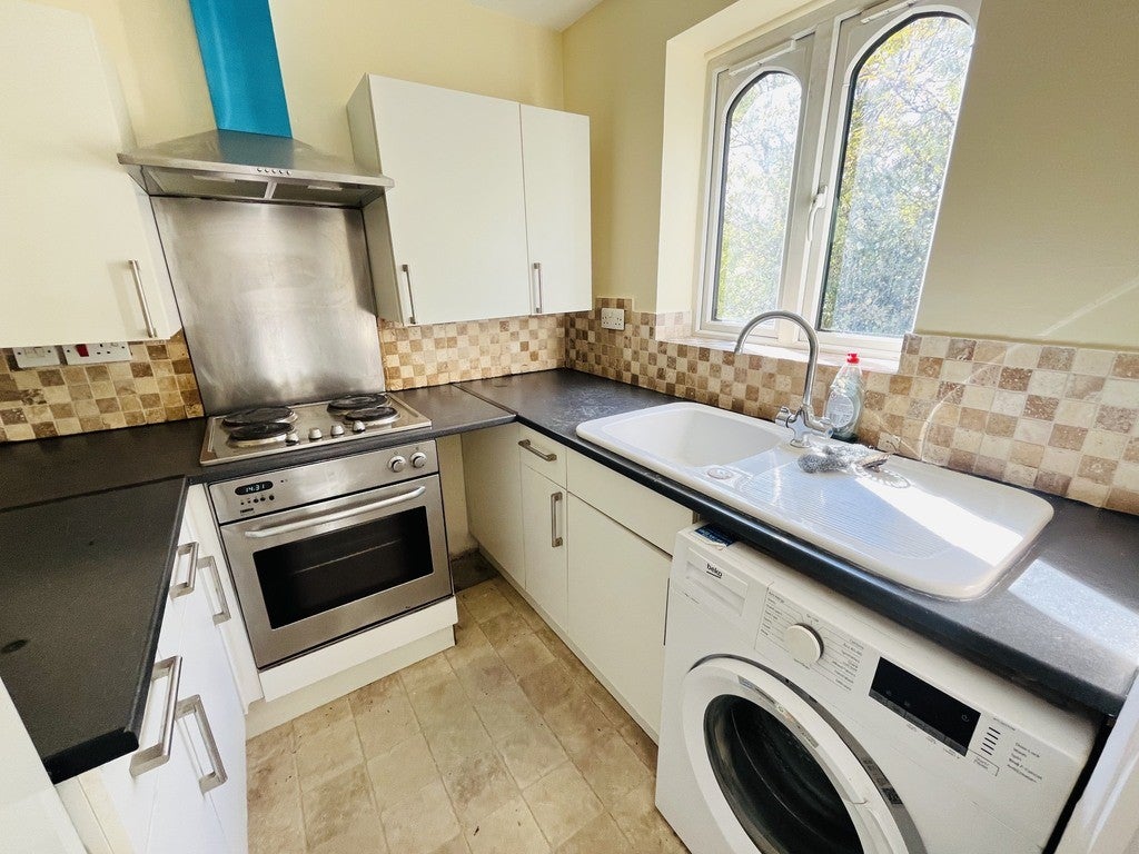 Flat Frazer Close in Greater London