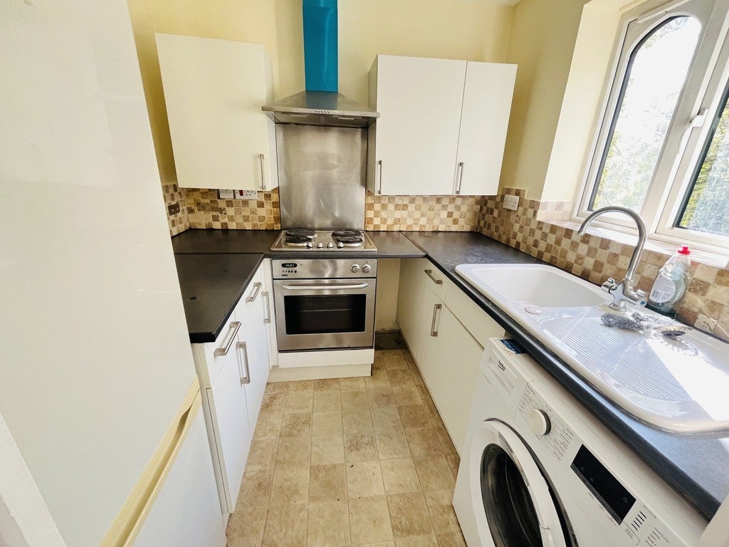 Flat Frazer Close in Greater London