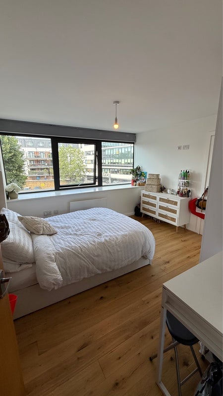 Room Regent's Park Road in Greater London