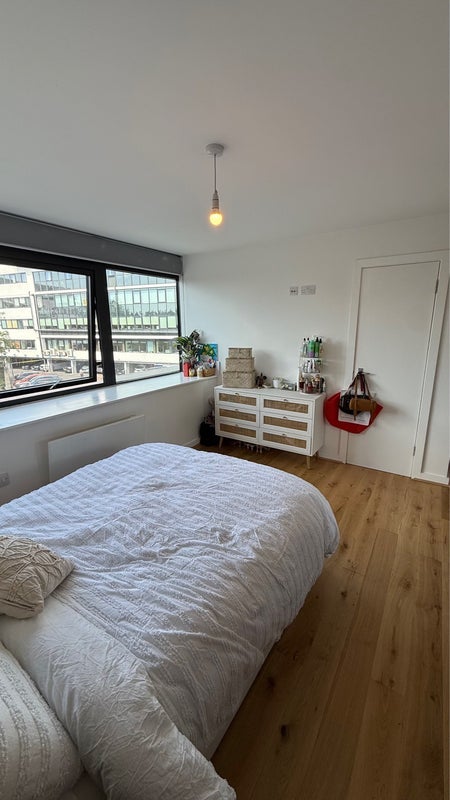 Room Regent's Park Road in Greater London