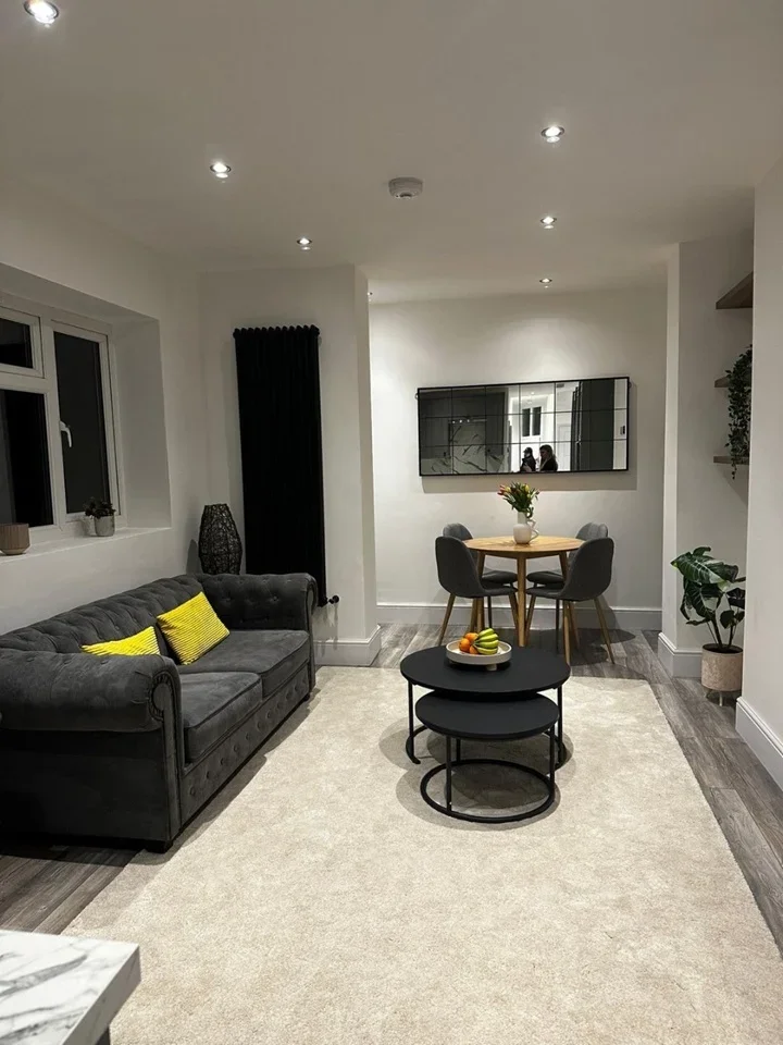 Flat Brancaster Road in Greater London