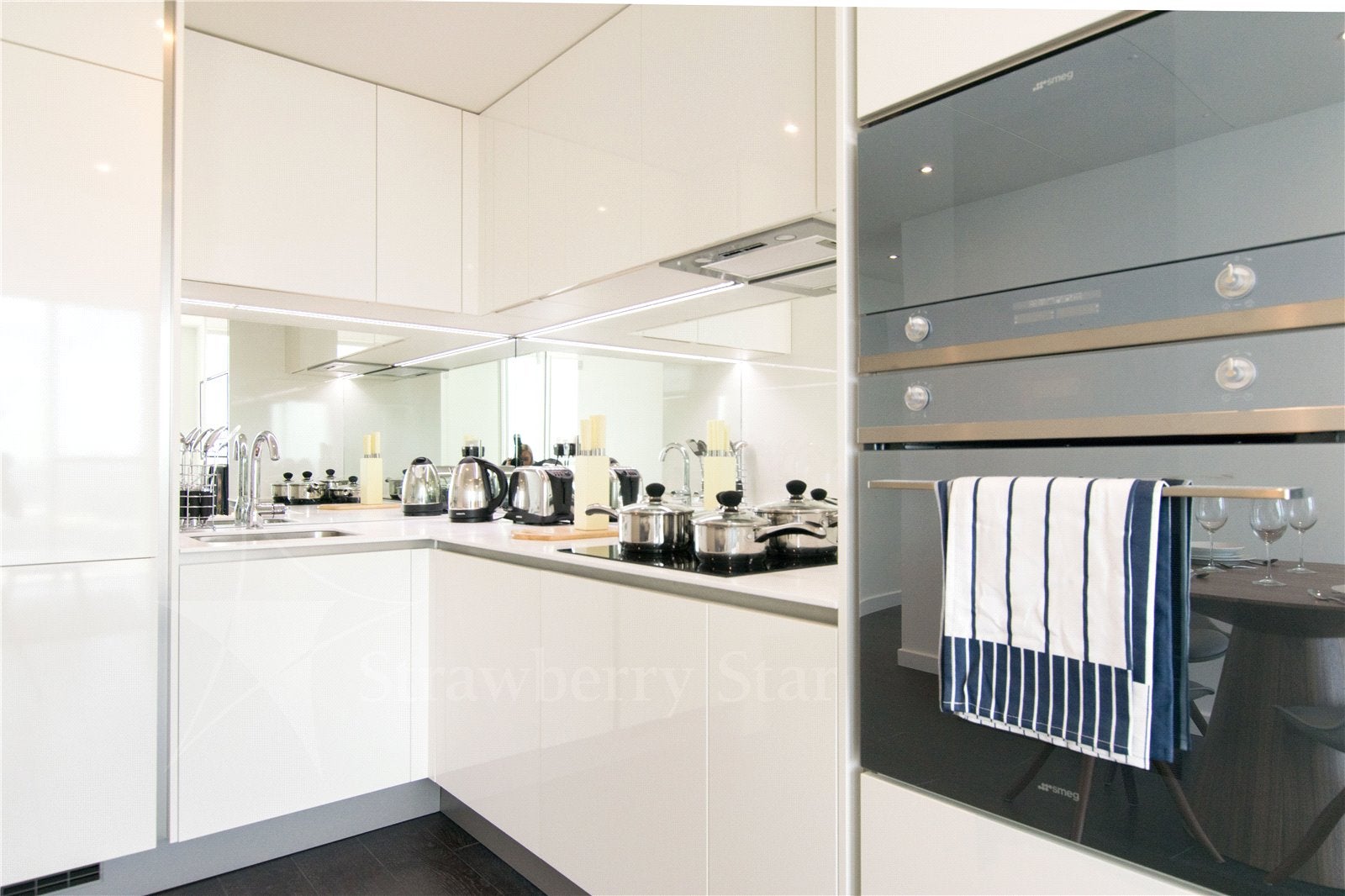 Flat Wyvil Road in Greater London