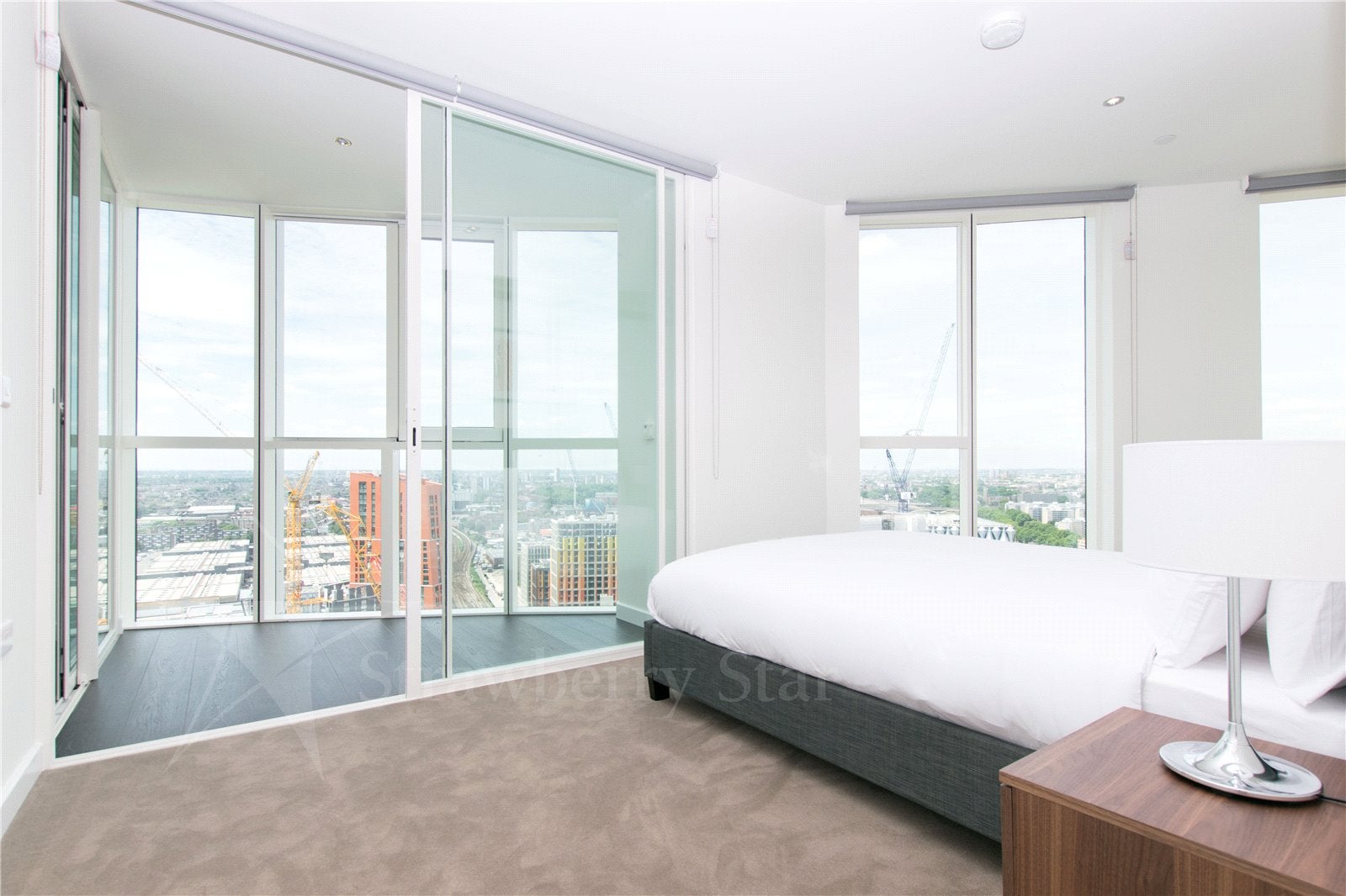 Flat Wyvil Road in Greater London