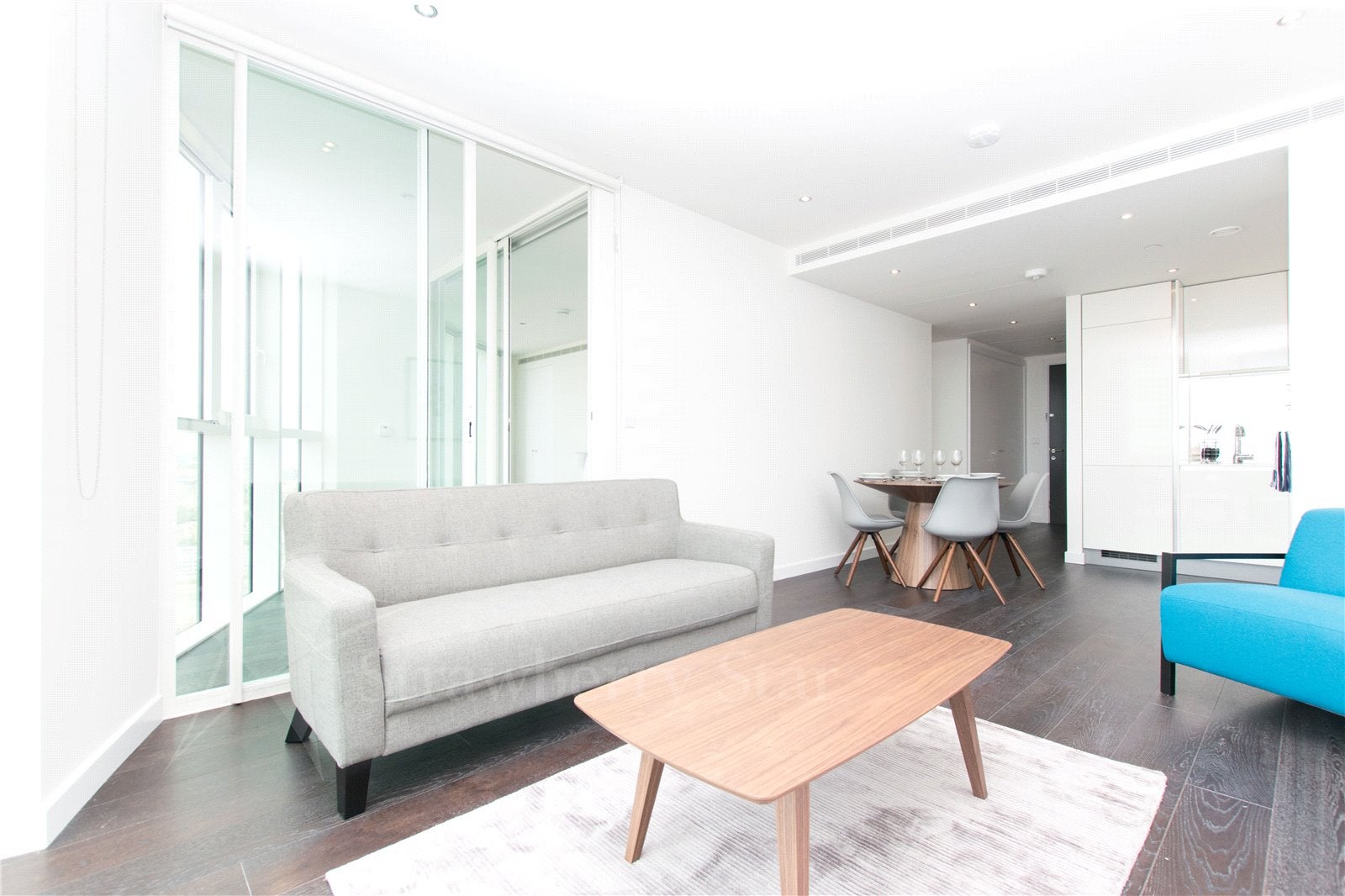 Flat Wyvil Road in Greater London