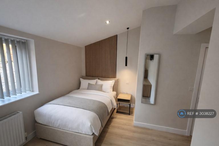 Room Hunters Way in Stoke-on-Trent