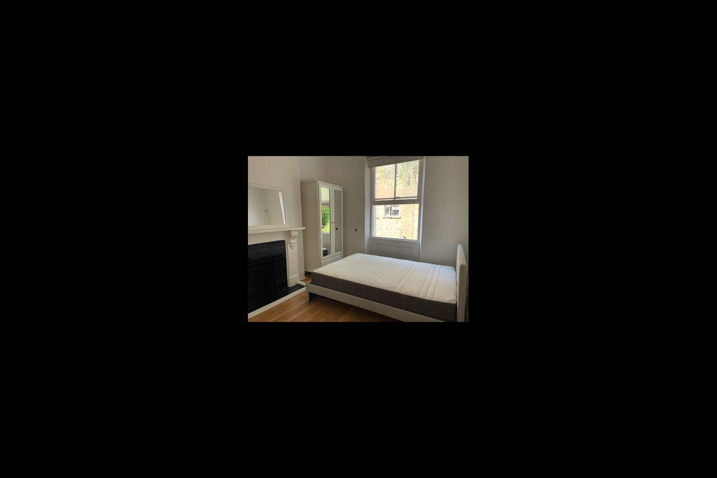 Room Ferntower Road in Greater London