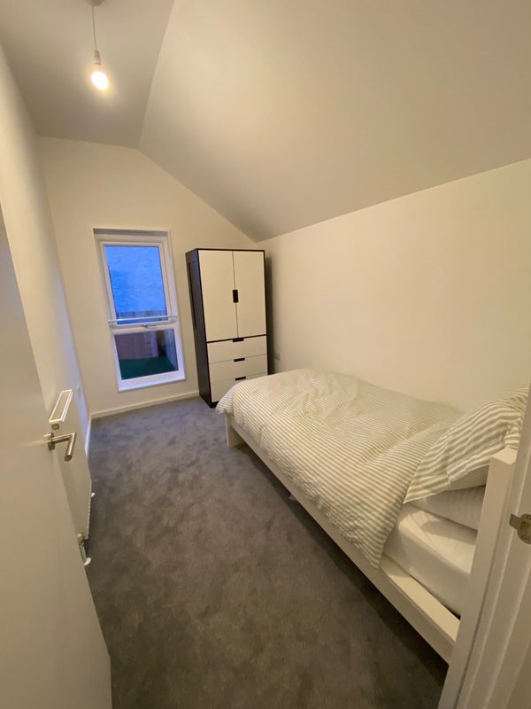 Room Thorneycroft Close in Bristol