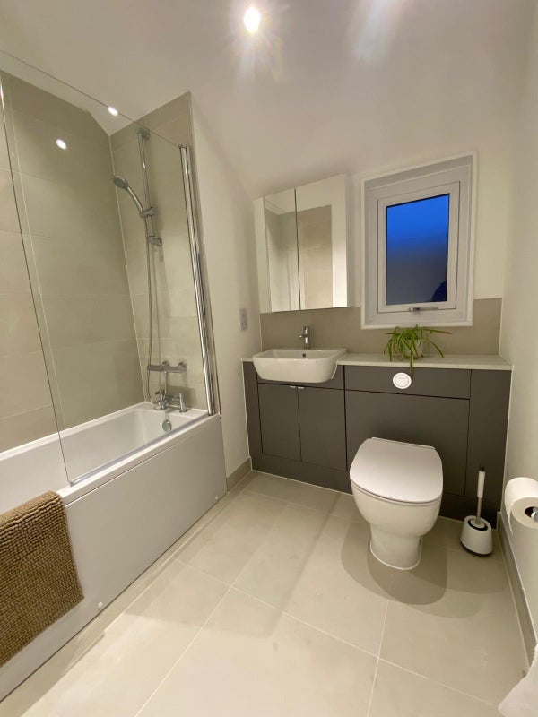 Room Thorneycroft Close in Bristol