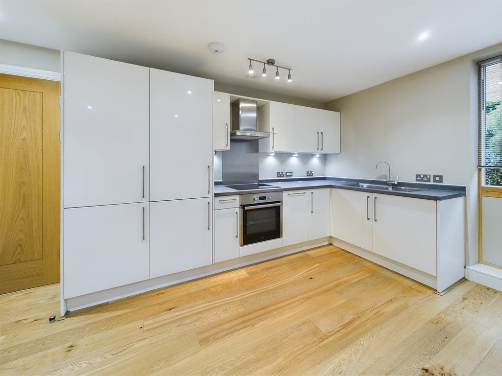 Flat Cabot Mews in Bristol