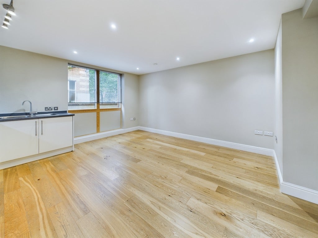 Flat Cabot Mews in Bristol