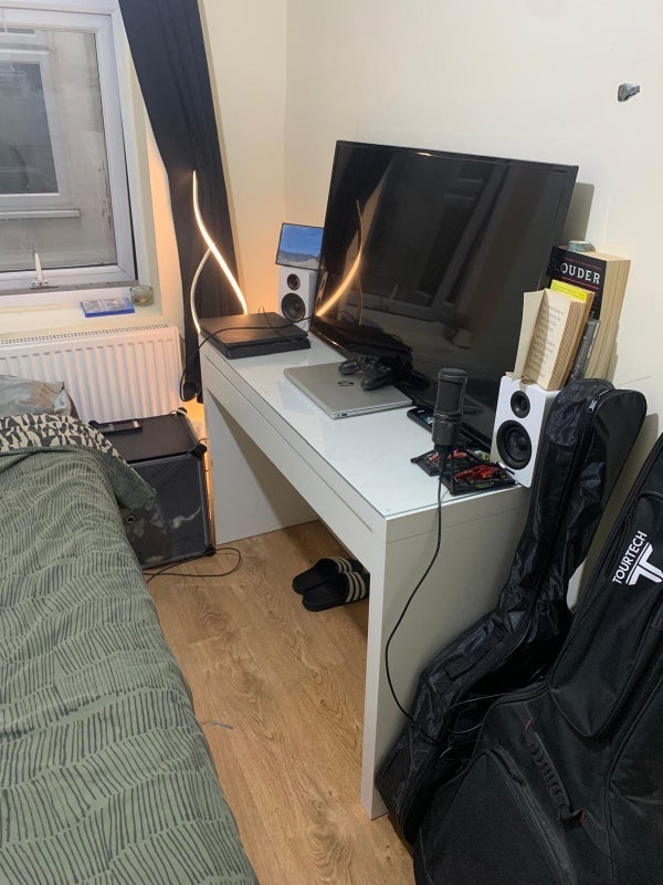 Room Hammersmith Road in Greater London