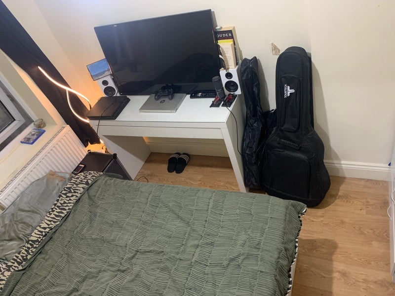 Room Hammersmith Road in Greater London