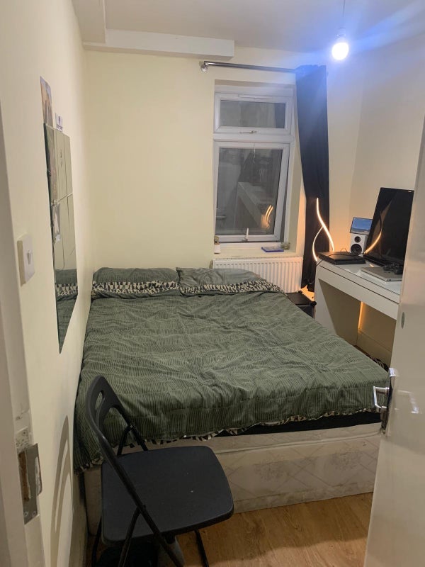 Room Hammersmith Road in Greater London