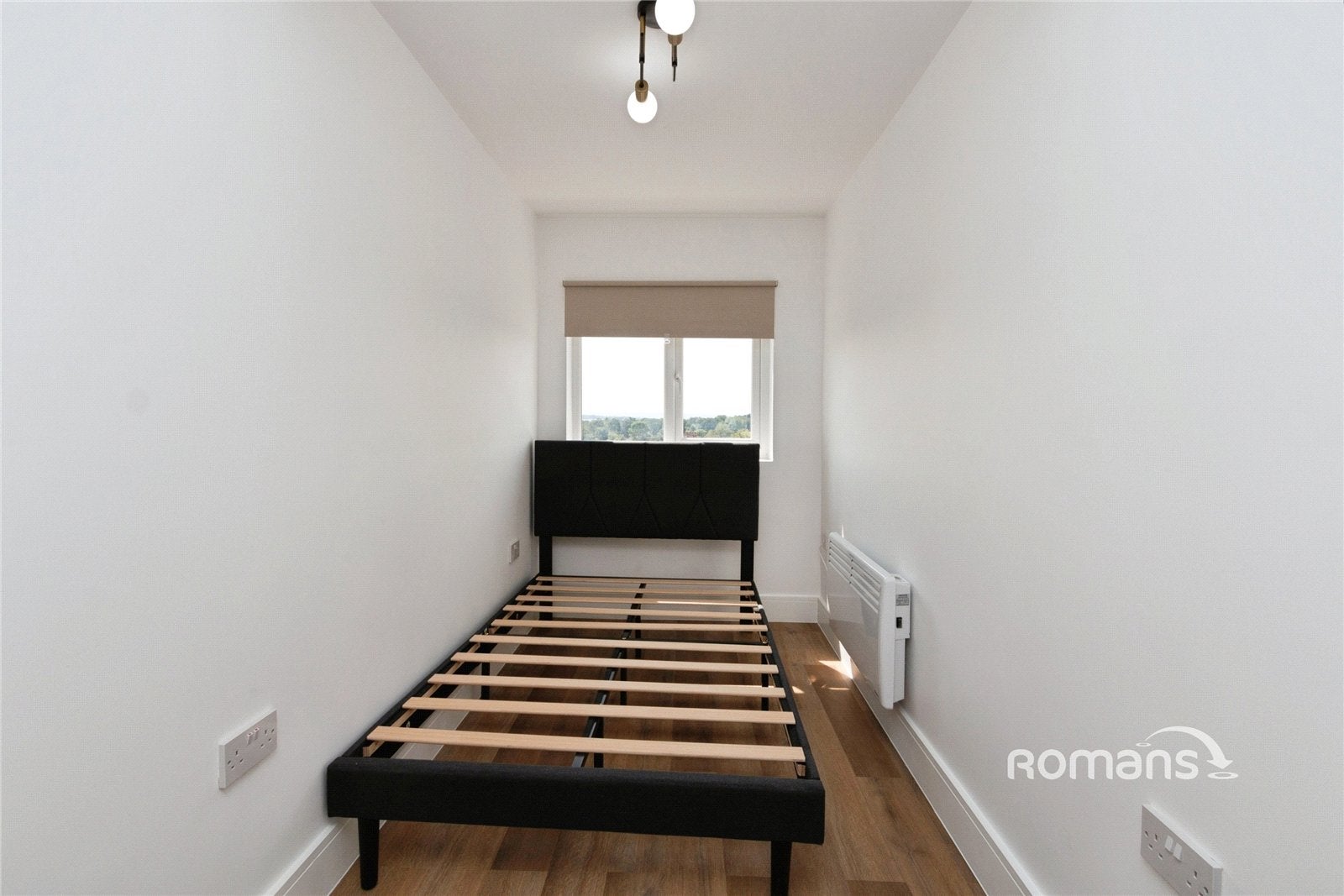 Room Queens Road in Rushmoor