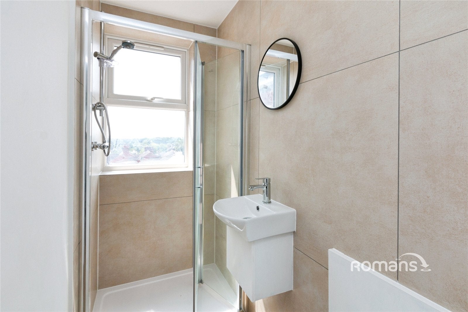 Room Queens Road in Rushmoor