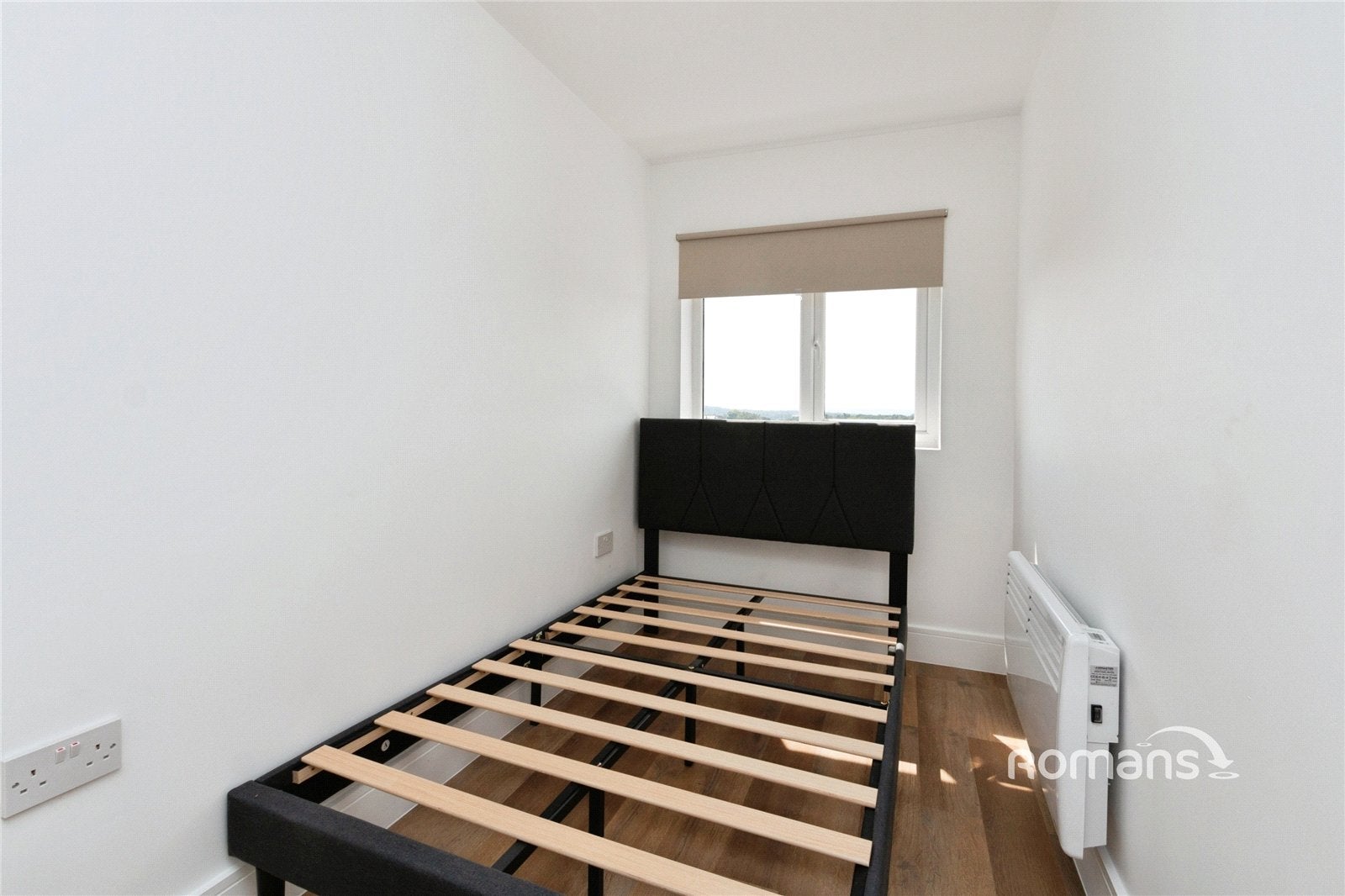 Room Queens Road in Rushmoor