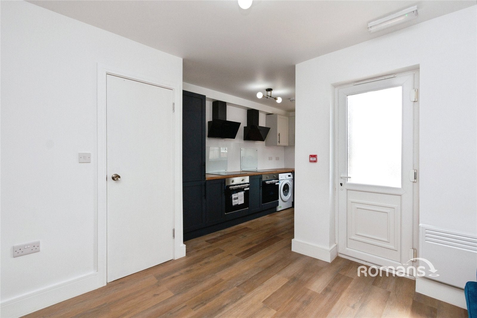 Room Queens Road in Rushmoor