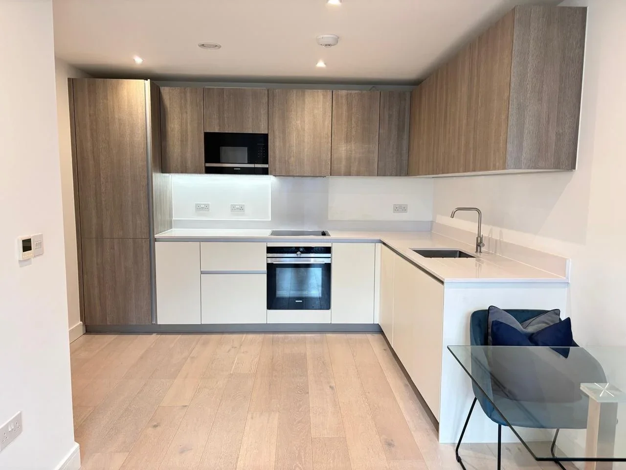 Flat Sinclair Road in Greater London