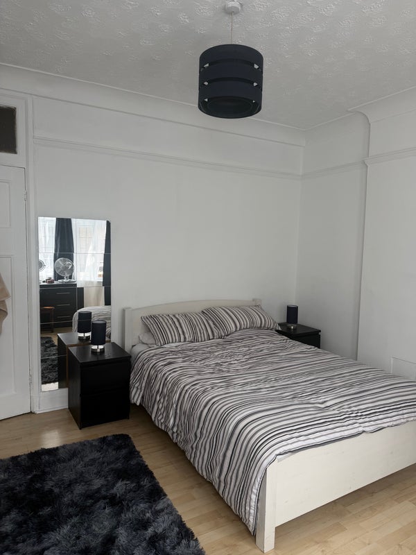 Room Green Lanes in Greater London