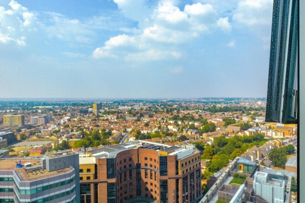 Flat Saffron Square in Greater London