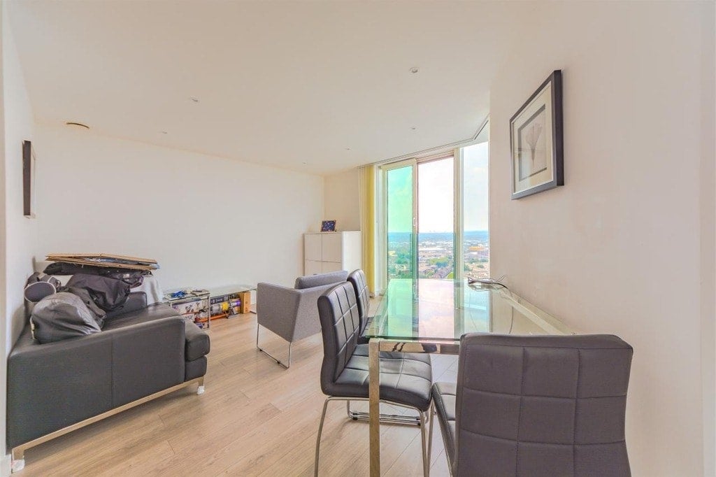 Flat Saffron Square in Greater London