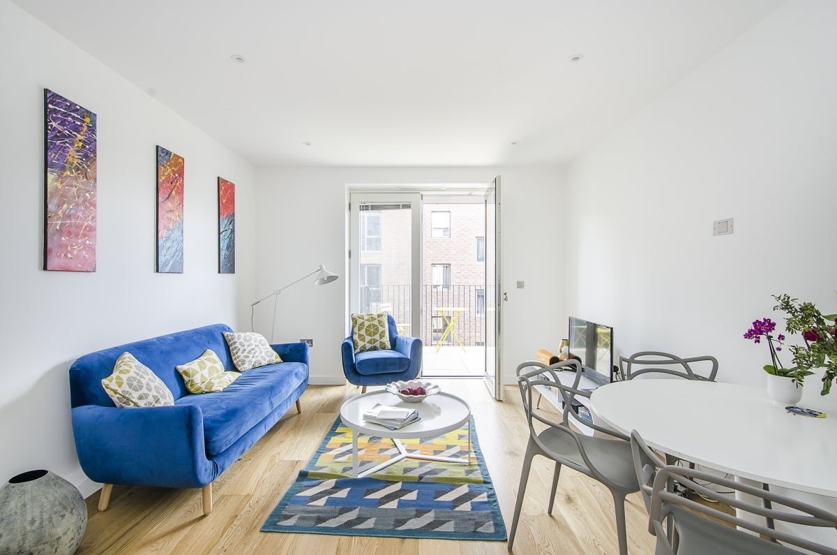 Flat Danvers Avenue in Greater London
