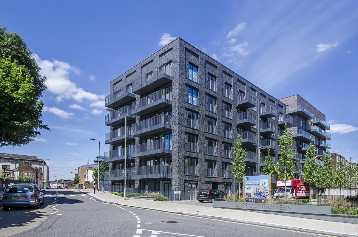 Flat Danvers Avenue in Greater London