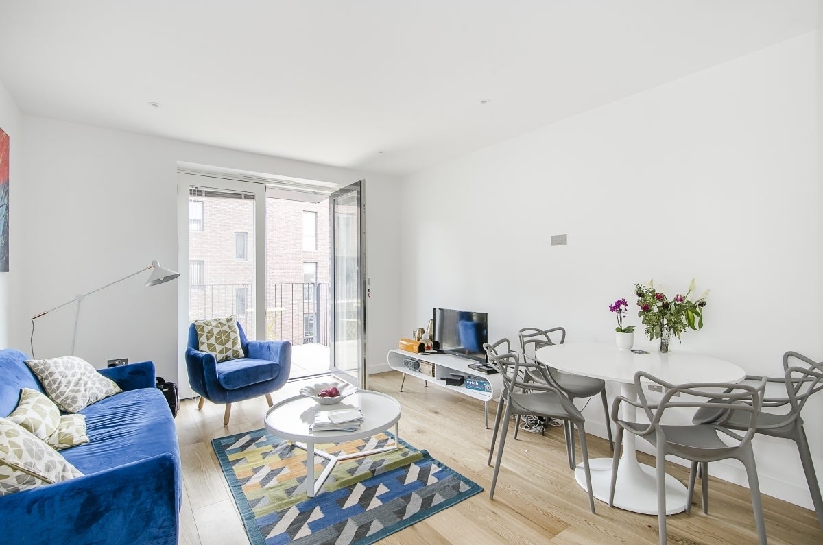 Flat Danvers Avenue in Greater London