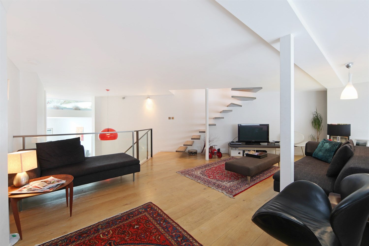 Flat Penzance Place in Greater London