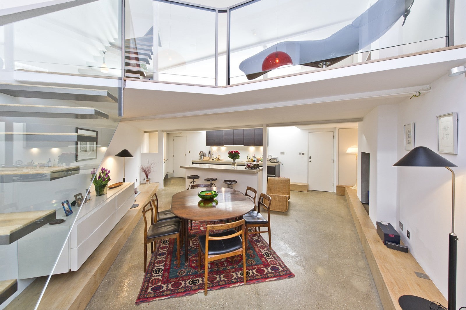 Flat Penzance Place in Greater London