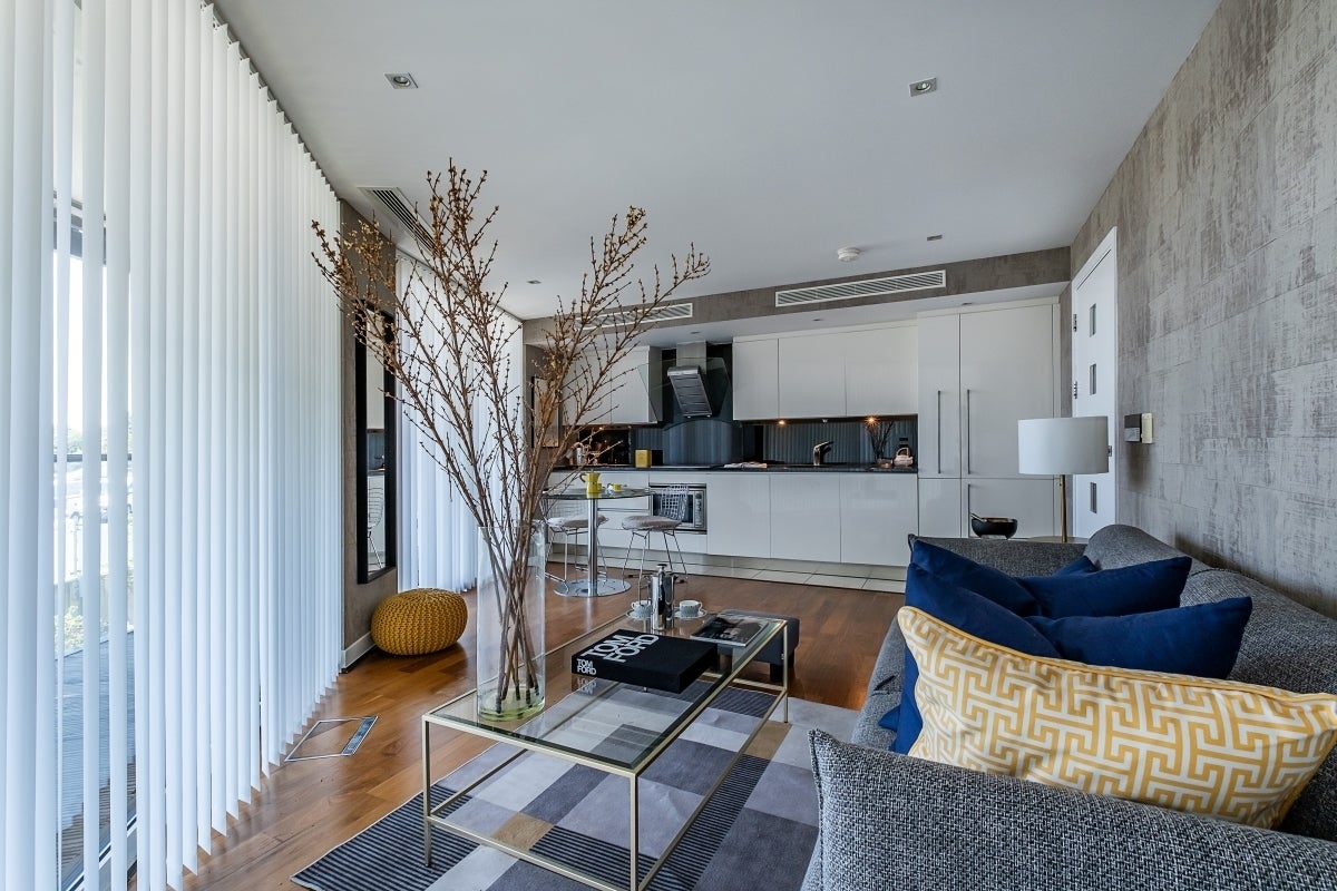Flat Queenstown Road in Greater London