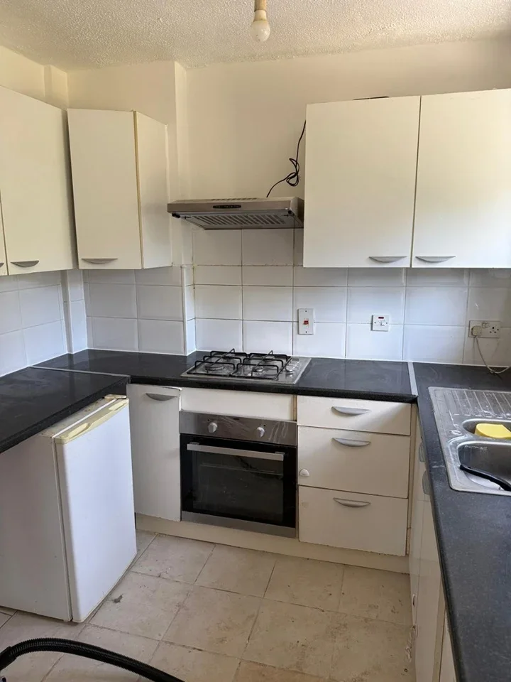 Room Felton Road in Greater London