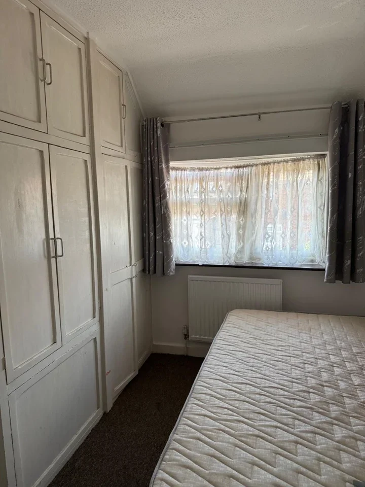 Room Felton Road in Greater London