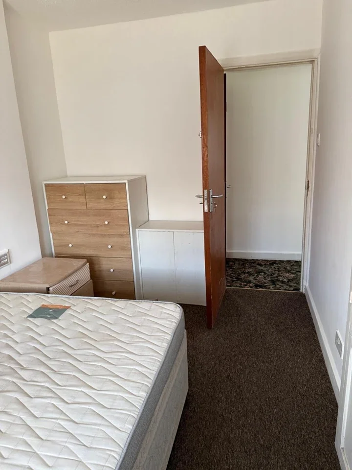Room Felton Road in Greater London