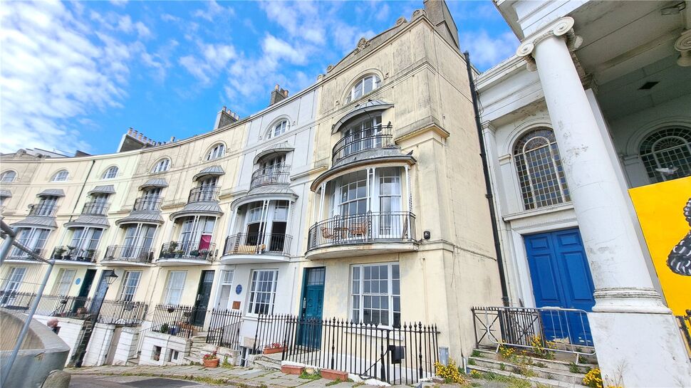 Flat Pelham Crescent in St Leonards